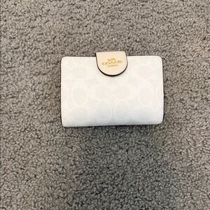 Coach Medium Corner Zip Wallet